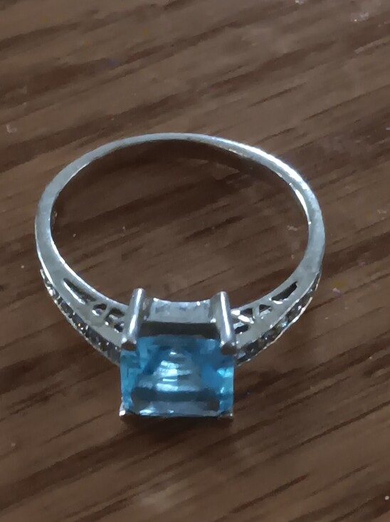 Vintage Jewelry - Vintage 925 & 4.2ct. Real Aquamarine Ring